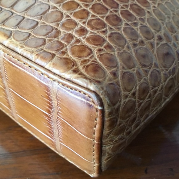 Genuine crocodile bag in like new condition - Picture 7 of 10